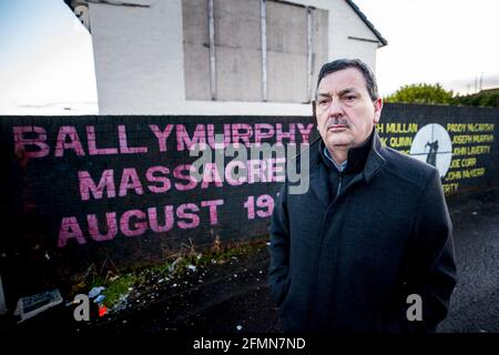 Photo du dossier datée du 22/12/19, de John Teggart, debout dans la région de Ballymurphy, dans l'ouest de Belfast, où son père Daniel Teggart, a été parmi ceux tués dans la série de fusillades entre le 9 et le 11 août 1971. Date de publication : le mardi 11 mai 2021. Banque D'Images