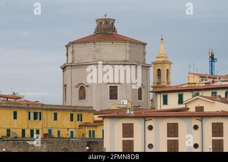 Église Santa Caterina à Livormidi la mer Ligurienne sur la côte ouest de la Toscane, Italie, 2011 Banque D'Images