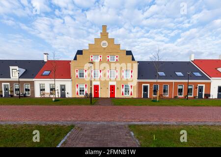 Belles maisons modernes et colorées de style hollandais Banque D'Images