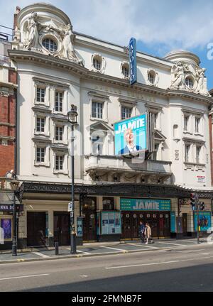 Extérieur du théâtre Apollo, un théâtre classé de classe II du West End sur Shaftesbury Avenue. Londres, Angleterre, Royaume-Uni Banque D'Images