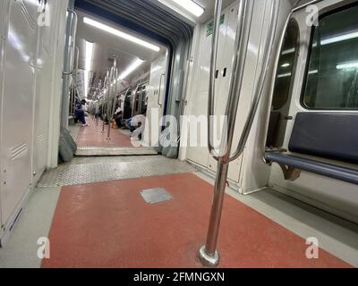 KOLKATA, INDE - 09 janvier 2021 : vide du compartiment de métro pour le confinement à Kolkat Banque D'Images