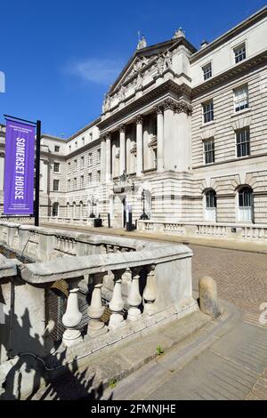 Somerset House, New Wing, Strand, Lancaster place et Waterloo Bridge, Londres, Royaume-Uni Banque D'Images