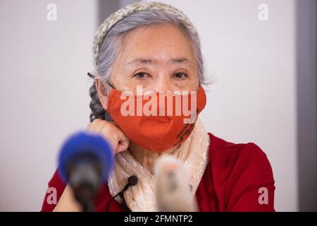 Tran français-vietnamien à Nga, 79 ans, donne une conférence de presse au siège de l'Union générale des Vietnamiens de France, à Paris, le 11 mai 2021, Un jour après son échec dans sa tentative de poursuivre Monsanto et d'autres fabricants de l'agent chimique toxique Orange sur son utilisation par les États-Unis comme arme pendant la guerre du Vietnam. TRAN à Nga, né en 1942 dans ce qui était alors français Indochine, a accusé 14 entreprises d'agrochimie de causer des dommages graves à elle et à d'autres en vendant l'agent Orange à l'armée américaine, qui a utilisé l'herbicide à l'effet dévastateur au Vietnam. Mais la cour dans la banlieue parisienne d'Evry, Banque D'Images