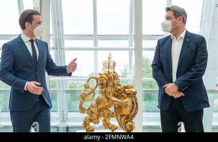 Munich, Allemagne. 11 mai 2021. Markus Söder (r, CSU), Premier ministre de Bavière, reçoit Sebastian Kurz, chancelier autrichien, à la Chancellerie d'État bavaroise. Credit: Peter Kneffel/dpa-Pool/dpa/Alay Live News Banque D'Images