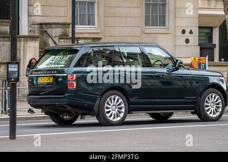 Londres, Royaume-Uni. 11 mai 2021. HM le Range rover de la Reine avec la norme de roayl à l'ouverture d'État du Parlement HM la Reine dans son Range rover crédit: Ian Davidson/Alay Live News Banque D'Images