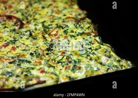 La nourriture est dans le four. Cuisine Banque D'Images