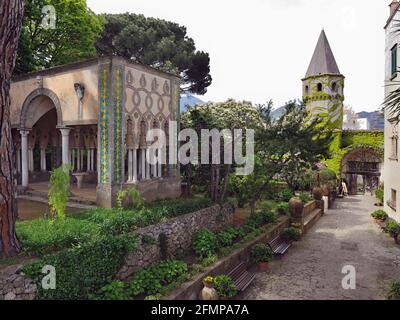 L'entrée principale de la Villa Cimbrone, qui pendant des siècles a été une résidence aristocratique est maintenant un hôtel de charme exclusif et raffiné. Ravello, Amalf Banque D'Images