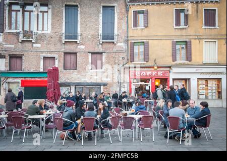 Campo Santa Margherita en hiver, l'une des places les plus pittoresques de la ville située dans le quartier de Dorsoduro, Venise, Italie. Banque D'Images