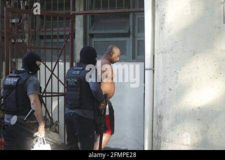 11 mai 2021, Rio de Janeiro, Rio de Janeiro, Brésil : (INT) OPÉRATION DE POLICE CIVILE - 11 mai 2021, Rio de Janeiro, Brésil : Ce matin (11), la police civile du DHC a lancé une opération visant à se conformer à 4 mandats d'arrêt préventif et à 21 mandats de perquisition et de saisie, émis par la 1ère Cour spécialisée de la capitale, dans le cadre d'une enquête policière instituée pour enquêter sur le crime d'organisation criminelle. L'opération, qui aura le soutien d'environ 150 policiers civils du DGHPP, sera effectuée à Del Castilho, Rio de Janeiro et Duque de Caxias, selon les enquêtes, Banque D'Images