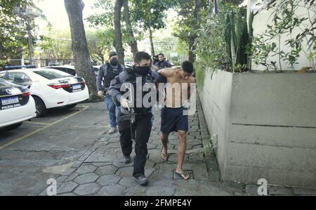 11 mai 2021, Rio de Janeiro, Rio de Janeiro, Brésil : (INT) OPÉRATION DE POLICE CIVILE - 11 mai 2021, Rio de Janeiro, Brésil : Ce matin (11), la police civile du DHC a lancé une opération visant à se conformer à 4 mandats d'arrêt préventif et à 21 mandats de perquisition et de saisie, émis par la 1ère Cour spécialisée de la capitale, dans le cadre d'une enquête policière instituée pour enquêter sur le crime d'organisation criminelle. L'opération, qui aura le soutien d'environ 150 policiers civils du DGHPP, sera effectuée à Del Castilho, Rio de Janeiro et Duque de Caxias, selon les enquêtes, Banque D'Images