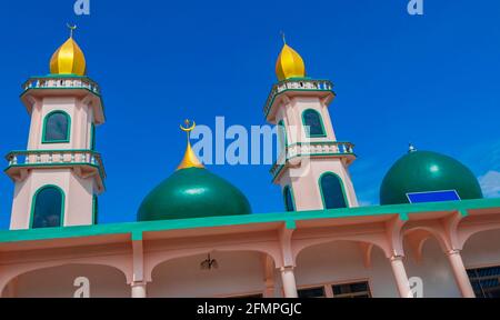 Turquoise et or Mosquée de Thalang Lil Abidin architecture mosquée à Sakhu Phuket Thaïlande. Banque D'Images