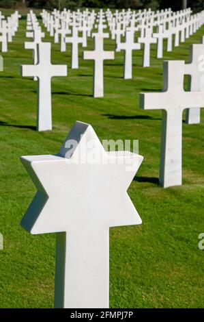 Lorraine Cimetière américain et Mémorial avec une croix juive en premier plan, Seconde Guerre mondiale, St Avold, Moselle (57), Grand est, France. Le cimetière i Banque D'Images