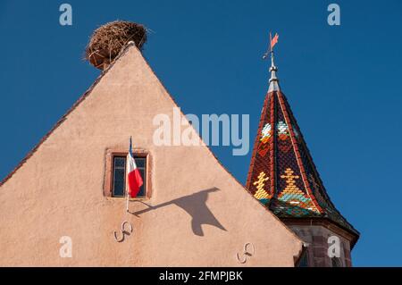 Eguisheim sur la route des vins d'Alsace, classée comme l'un des plus beaux villages de France, Haut-Rhin (68), région du Grand est, France Banque D'Images