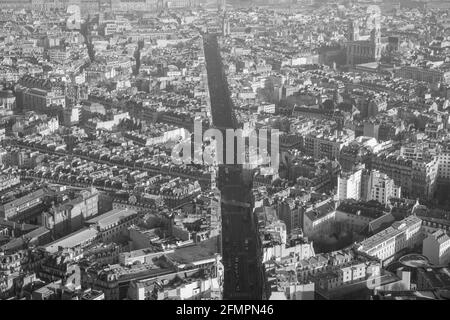 Vue sur la rue de Rennes depuis la Tour Montparnasse / Tour Montparnasse, Paris, France. Banque D'Images