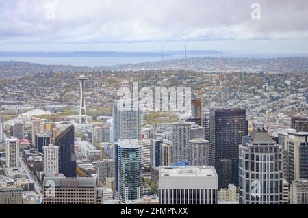 Vue depuis l'observatoire Sky View de la Columbia Tower, à Seattle, situé au 73e étage. Vous pouvez trouver une vue incroyable de l'étage. Banque D'Images