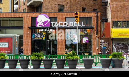 Un Taco Bell à Hudson Square à New York le dimanche 9 mai 2021. (© Richard B. Levine) Banque D'Images