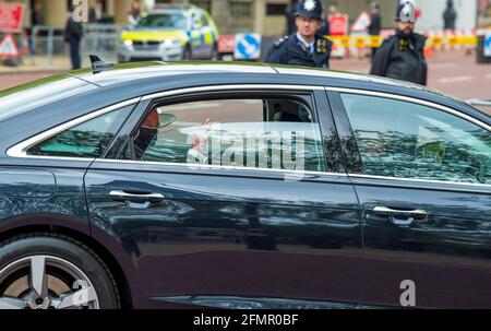 Londres, Royaume-Uni. 11 mai 2021. HRH Charles, Prince de Galles sur la route le long du Mall à Londres jusqu'à l'ouverture d'État du Parlement avec Camilla, Duchesse de Cornwall. Crédit : SOPA Images Limited/Alamy Live News Banque D'Images