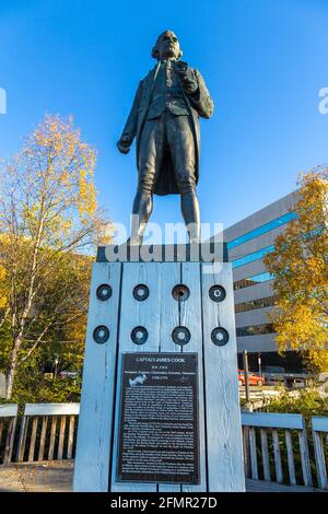 Anchorage, Alaska, États-Unis - 30 septembre 2016 : vue sur le monument du capitaine James Cook dans le parc Resolution Banque D'Images