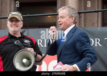 Le sénateur de l'État du Texas Don Huffines s'exprime lors d'un rassemblement Open Carry Texas sur les marches sud du Capitole le 13 janvier 2017. Huffines servi jusqu'en 2019. En mai 2021, il a annoncé sa candidature au poste de gouverneur du Texas; il va défier Gov. Greg Abbott dans la primaire républicaine en 2022. ©Bob Daemmrich Banque D'Images