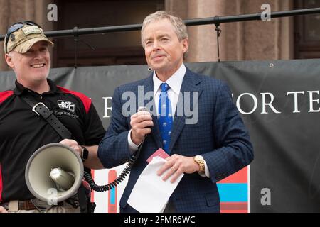 Le sénateur de l'État du Texas Don Huffines s'exprime lors d'un rassemblement Open Carry Texas sur les marches sud du Capitole le 13 janvier 2017. Huffines servi jusqu'en 2019. En mai 2021, il a annoncé sa candidature au poste de gouverneur du Texas; il va défier Gov. Greg Abbott dans la primaire républicaine en 2022. ©Bob Daemmrich Banque D'Images