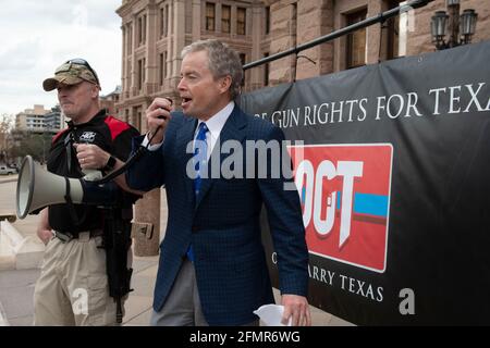 Le sénateur de l'État du Texas Don Huffines s'exprime lors d'un rassemblement Open Carry Texas sur les marches sud du Capitole le 13 janvier 2017. Huffines servi jusqu'en 2019. En mai 2021, il a annoncé sa candidature au poste de gouverneur du Texas; il va défier Gov. Greg Abbott dans la primaire républicaine en 2022. ©Bob Daemmrich Banque D'Images