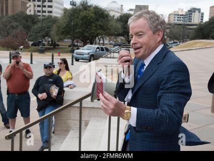 Le sénateur de l'État du Texas Don Huffines s'exprime lors d'un rassemblement Open Carry Texas sur les marches sud du Capitole le 13 janvier 2017. Huffines servi jusqu'en 2019. En mai 2021, il a annoncé sa candidature au poste de gouverneur du Texas; il va défier Gov. Greg Abbott dans la primaire républicaine en 2022. ©Bob Daemmrich Banque D'Images