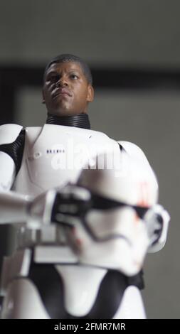 Bangkok Thaïlande. Avril 30 2018. Figurine Star Wars. Finn debout dans le costume de stormtrooper. Modèle de personnages Finn Toy Figures. Figurine StarWars Hasbro Banque D'Images