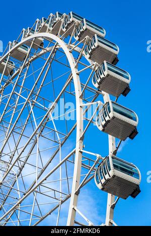 ANDORRE-LA-VIEILLE, ANDORRE - 25 NOVEMBRE 2014 : la plus grande grande grande grande grande roue de Ferris en Europe, installée à Andorre-la-Vieille, 70 mètres de haut avec 42 air Banque D'Images