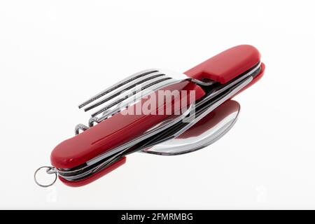 L'outil multifonction comprend un couteau, une cuillère, une fourchette, un ouvre-bouteille et un tire-bouchon Banque D'Images