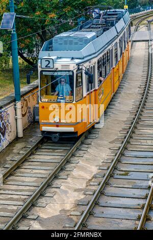 Budapest, Hongrie - 15 septembre 2019 : le réseau de tramways de Budapest fait partie du réseau de transports en commun de Budapest, capitale de la Hongrie. Le tram lin Banque D'Images