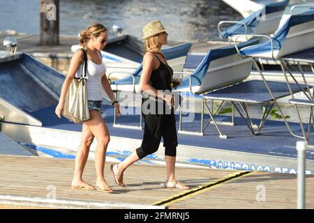 Miami, États-Unis d'Amérique. 13 mars 2014. MIAMI, FL - MARS 12: (COUVERTURE EXCLUSIVE) Dina Manzo Melissa Gorga des vraies Housewives du New Jersey prend une promenade en hydroglisseur tout en filmant dans le parc national des Everglades le 12 mars 2014 à Miami, Floride personnes: Melissa Gorga Dina Manzo crédit: Storms Media Group/Alay Live News Banque D'Images