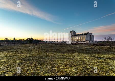 Le magnifique bâtiment historique de l'ancienne radio Kootwijk Station au milieu de la lande Veluwe près de la Ville de Kootwijk dans le p Banque D'Images