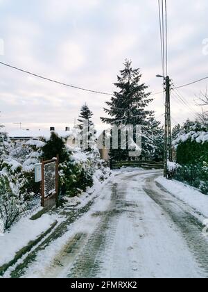 Winter Wonderland, montagnes polonaises petites rues, neige sur les arbres, grand angle, vue verticale et horizontale, Banque D'Images