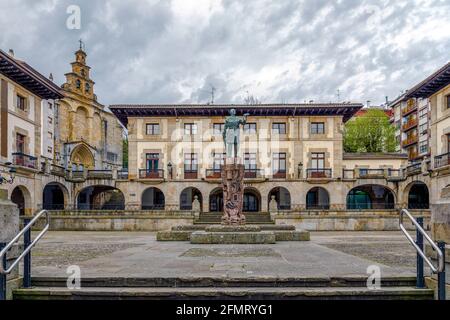 Vue du centre de Gernika, ville située dans la province de Biscaye, Pays Basque, Espagne. Banque D'Images