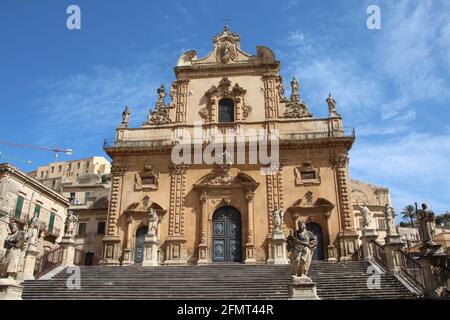 ITALIE, SICILE, MODICA, CORSO UMBERTO - 01 OCTOBRE 2012 : Cathédrale de San Pietro à Modica, Sicile Banque D'Images