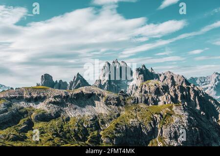 Vue sur la chaîne de montagnes Cadini dans les Dolomites, en Italie. Banque D'Images