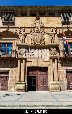 Le détail du bouclier d'entrée 'Palacio de los Condes de Gomara' est le bâtiment le plus représentatif de l'architecture civile de la Renaissance de la ville de Soria, aujourd'hui Banque D'Images