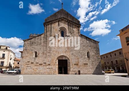 Vue sur l'ancienne église Sant Pere. Besalu. Province de Gérone. Catalogne, Espagne. Banque D'Images