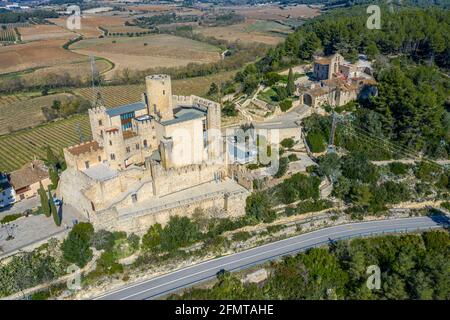 Château et église de Sant Pedro, à Castellet Catalogne Espagne, vue aérienne Banque D'Images