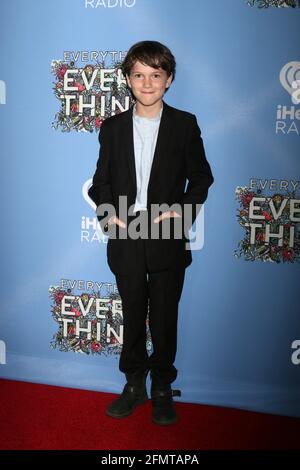 LOS ANGELES - 6 MAI : Gabriel Bateman à la première « tout, tout » sur le TCL Chinese 6 Theatre le 6 mai 2017 à Los Angeles, Californie Banque D'Images