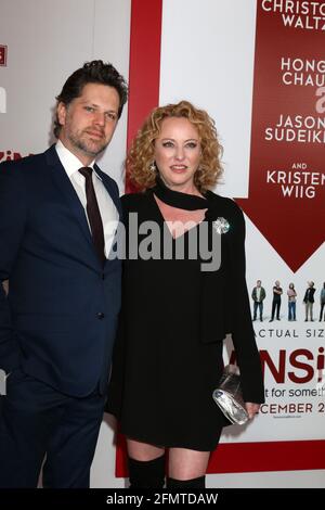 LOS ANGELES - DEC 18: Invité, Virginia Madsen au 'Downsizing' Special screening au Village Theatre le 18 décembre 2017 à Westwood, CA Banque D'Images