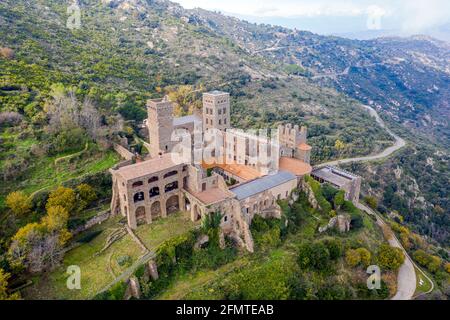 L'abbaye romane de Sant Pere de Rodes dans Parc Naturel du Cap de Creus. C'est un ancien monastère bénédictin dans la comarca de l'Alt Empordà, dans le no Banque D'Images