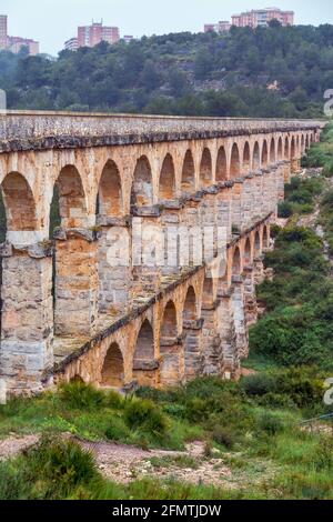 Vue sur l'aqueduc romain Pont del Diable, Tarragone, Espagne Banque D'Images