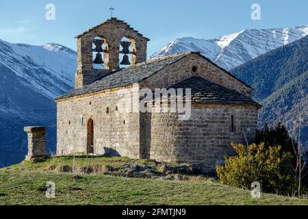Église romaine de l'Ermitage de San Quirce de Durro (Catalogne - Espagne). C'est l'une des neuf églises qui appartiennent au site du patrimoine mondial de l'UNESCO Banque D'Images