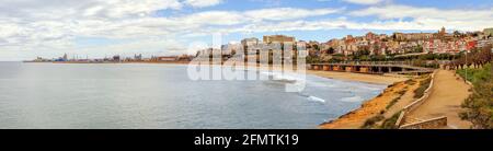 Vue panoramique sur la plage de Miracle et la ville de Tarragone, en Espagne Banque D'Images