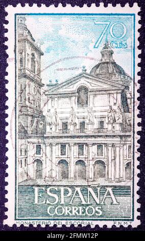 ESPAGNE - VERS 1961: Timbre imprimé par l'Espagne, montre des vues de l'Escorial, vers 1961 Banque D'Images