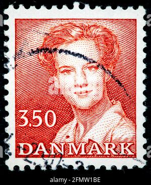 Danemark - vers 1982: Un timbre imprimé au danemark montre la reine Margrethe II, vers 1982 Banque D'Images