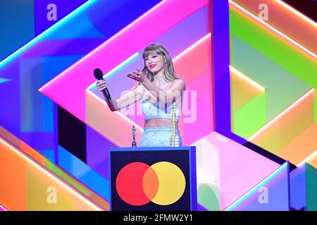 Taylor Swift reçoit le prix Global Icon lors des Brit Awards 2021 à l'O2 Arena de Londres. Date de la photo: Mardi 11 mai 2021. Banque D'Images