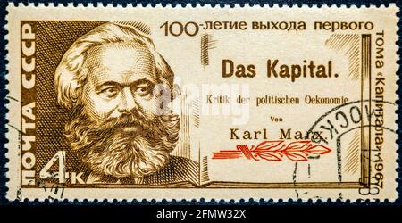 URSS (CCCP) - VERS 1967: Timbre imprimé en URSS (CCCP) avec un portrait du révolutionnaire socialiste Karl Marx auteur du livre Capital Banque D'Images