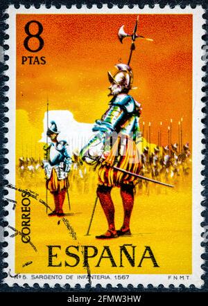 ESPAGNE - VERS 1973 : un timbre imprimé en Espagne montre Sergent d'infanterie 1567 Banque D'Images